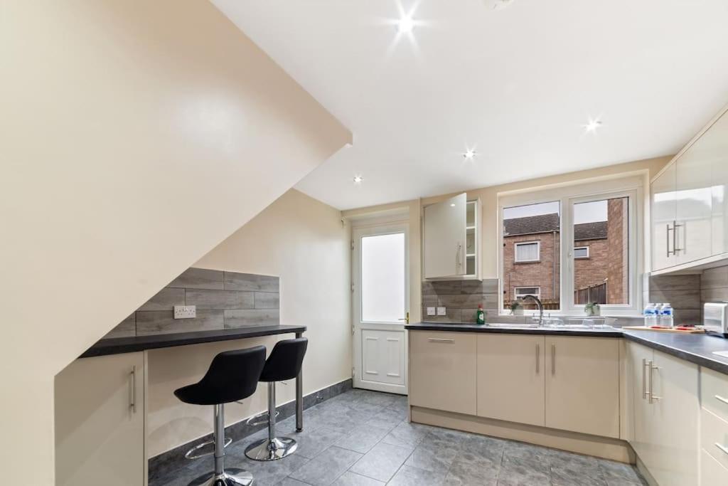 Professionals,contractors,family Holiday home Leicester